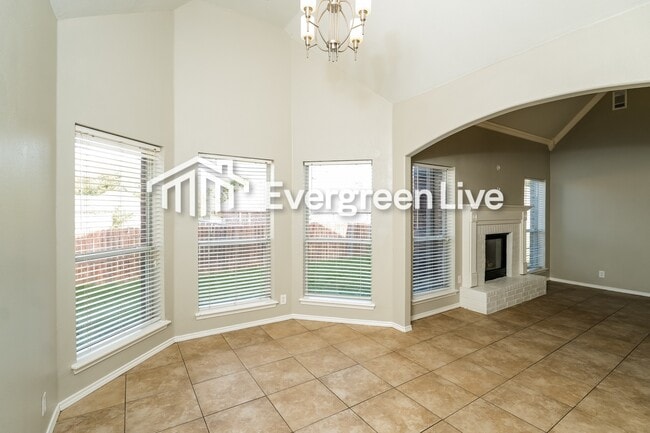 Building Photo - 1212 East Canton St S