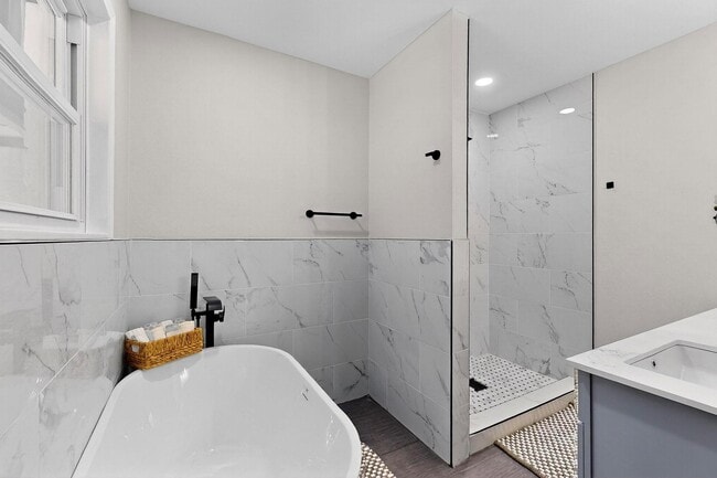 Building Photo - 10132 Medlock Dr