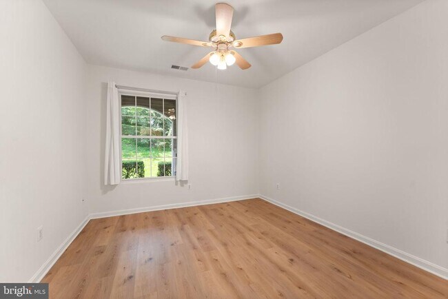 Building Photo - 20453 Chesapeake Square