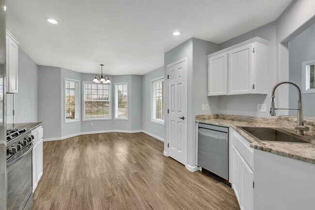 Building Photo - Amazing Floor Plan in Desirable Spanaway Neighborhood!