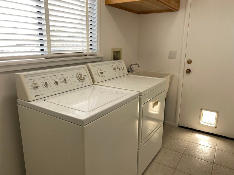 Laundry room - 632 Airport Rd