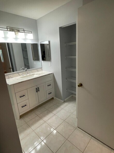 Building Photo - 9766 Kamena Cir
