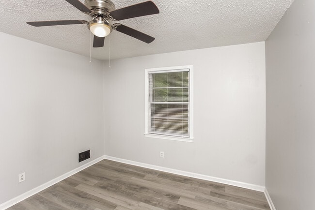 Building Photo - 101 Serpentine Rd