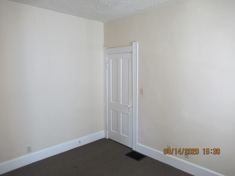 Building Photo - 320 E Cottage Grove Ave