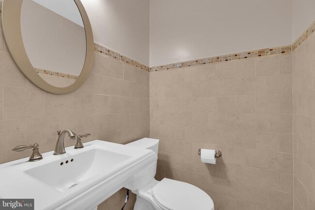 Building Photo - 7205 Van Ness Ct