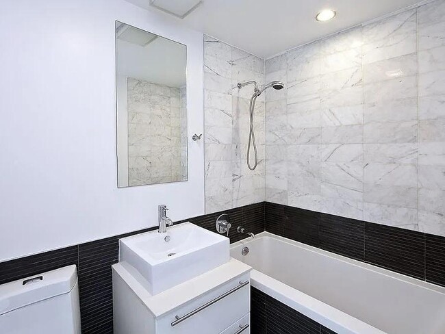 Building Photo - 100 Maspeth Ave