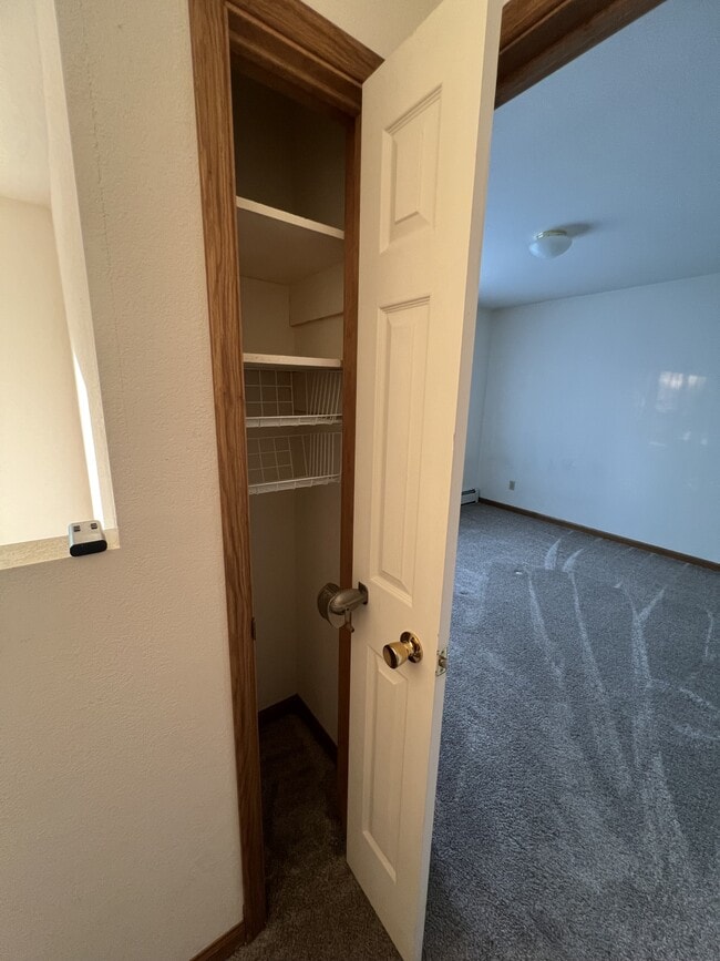 Building Photo - 201 W Geyser St