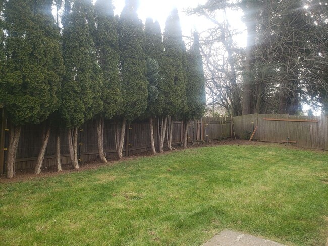 Building Photo - Great duplex in Gresham! rentalsc21.com