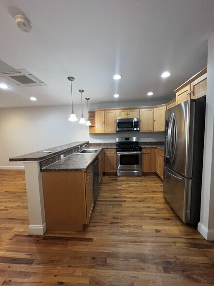 Primary Photo - 520 N Terrace Ave