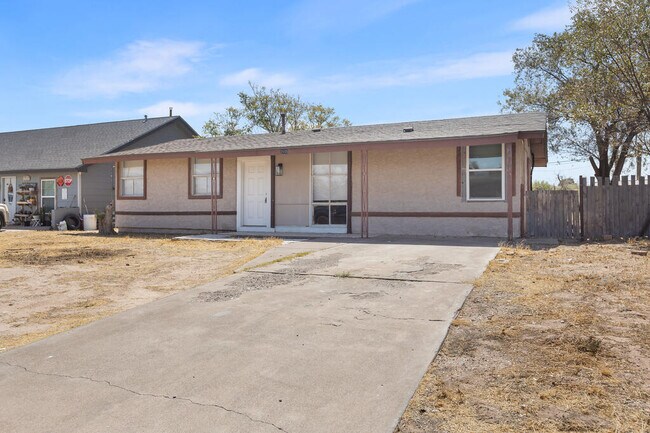 Building Photo - 2105 Butternut Ln