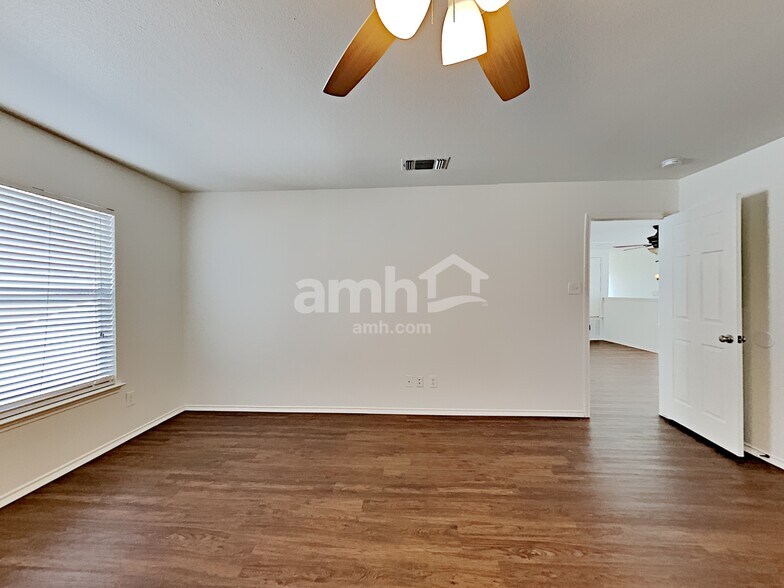 Building Photo - 742 Pinafore St