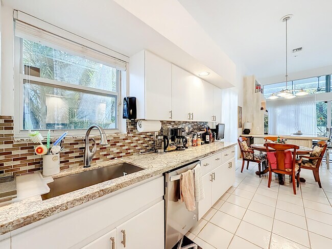 Building Photo - 11853 Fountainside Cir