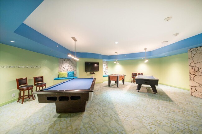 Building Photo - 1121 Crandon Blvd