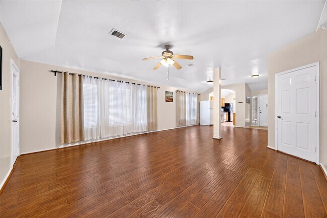 Building Photo - 12835 Wisteria Park Dr