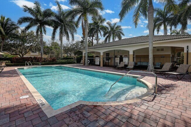 Building Photo - 2988 SE Lexington Lakes Dr
