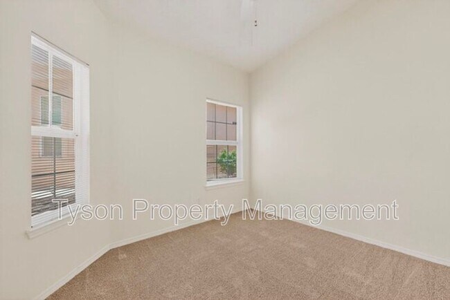 Building Photo - 7411 Peregrine Rd NE