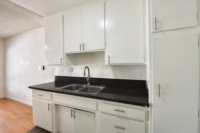 Building Photo - 12050 Tiara St
