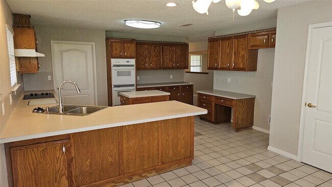 Building Photo - 16 Brenda Ln