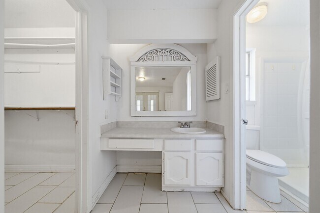 Building Photo - 16957 Glen Eagle Dr N