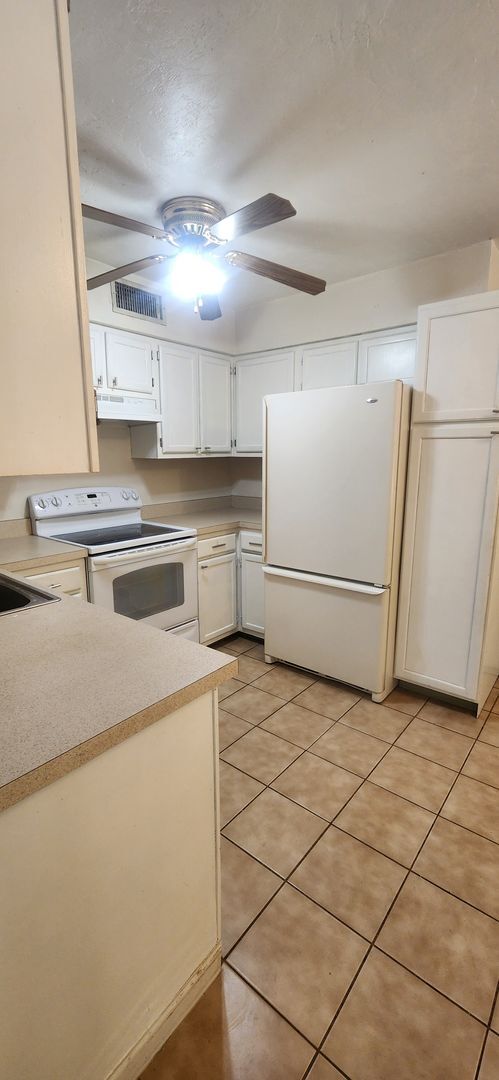 Building Photo - 4BR/2.5BA Home in Desirable Northridge Com...