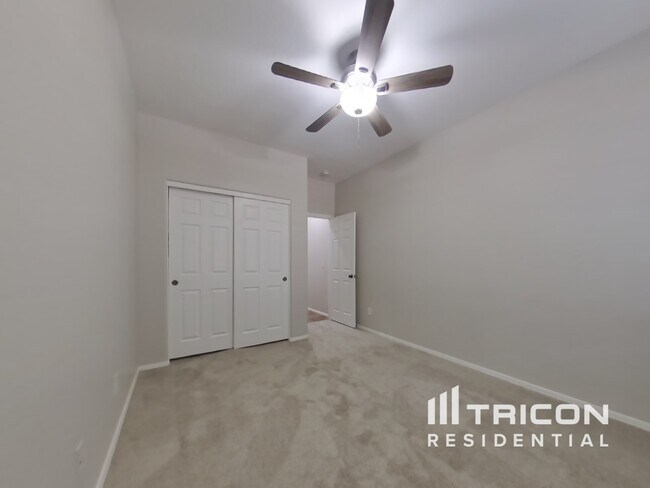 Building Photo - 8809 W Gardenia Ave