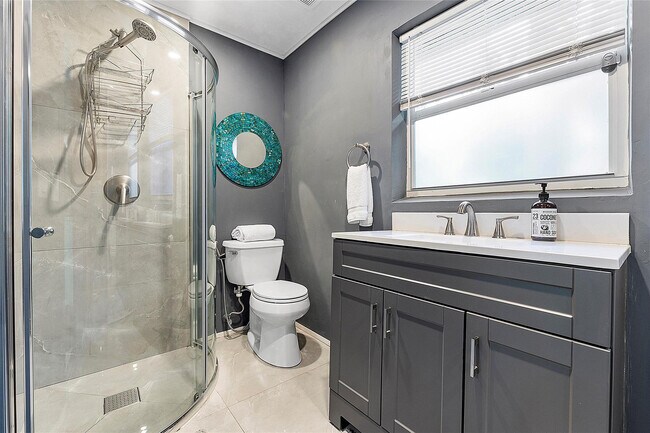 Building Photo - 5260 NE 17th Terrace