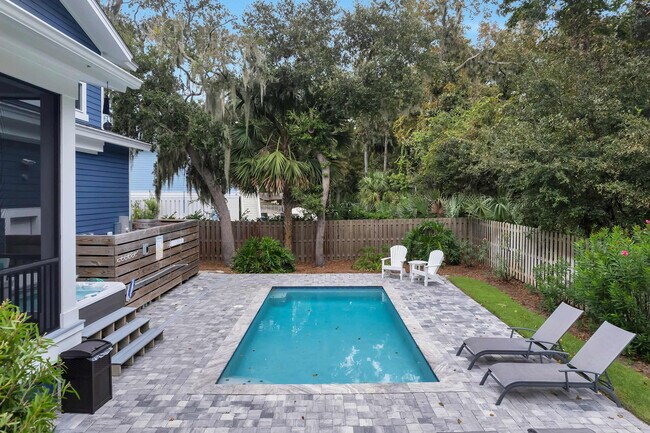 Building Photo - 36 Firethorn Ln