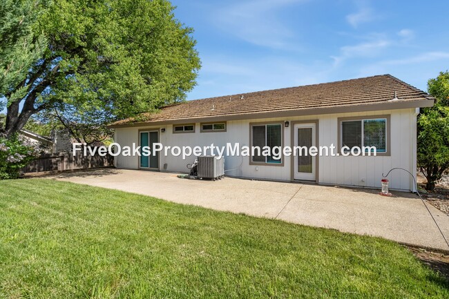 Building Photo - 3301 Burberry Way