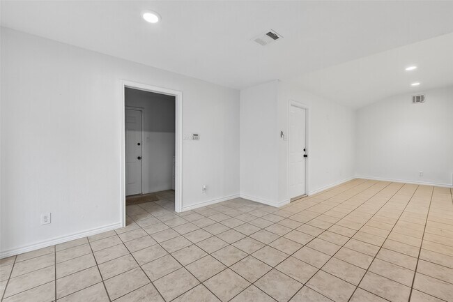 Building Photo - 15353 Arrowhead Bend