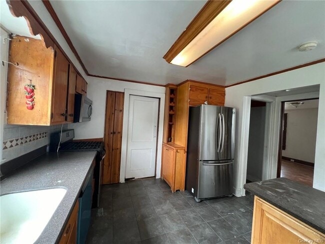 Building Photo - 123 Monhagen Ave