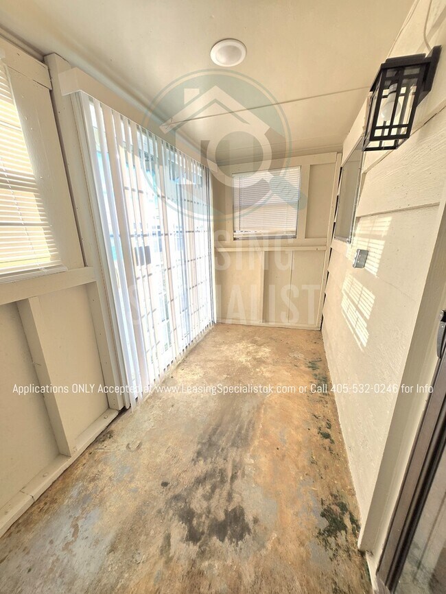 Building Photo - Spacious Village 3 Bed 2 Bath Home!