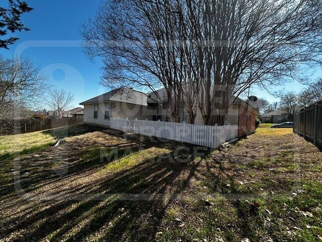 Building Photo - 1805 Diana Ln