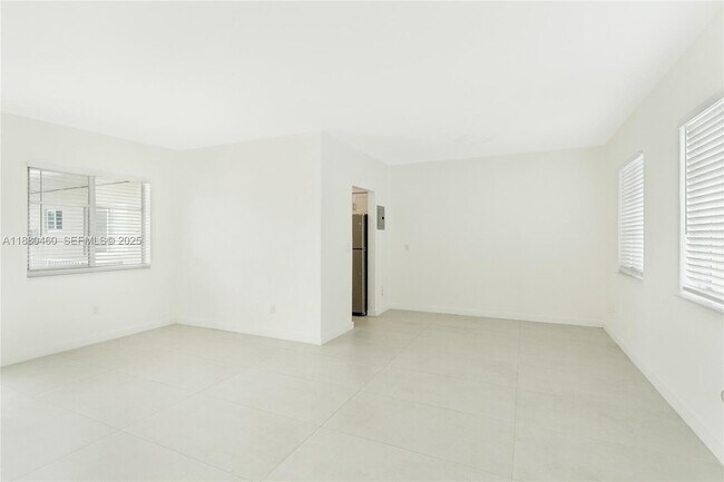 Building Photo - 6930 Rue Versailles Dr