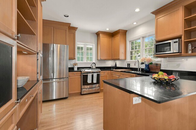 Building Photo - 4505 Alton Pl NW