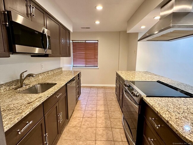 Building Photo - 17 Lance Cir