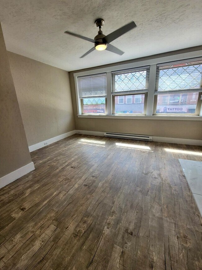 Building Photo - 1411 E Carson St