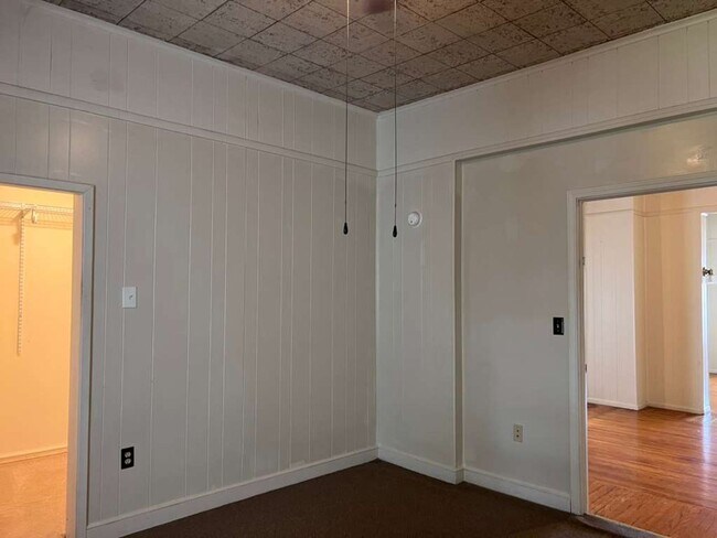 Building Photo - 2526 Broad Ave