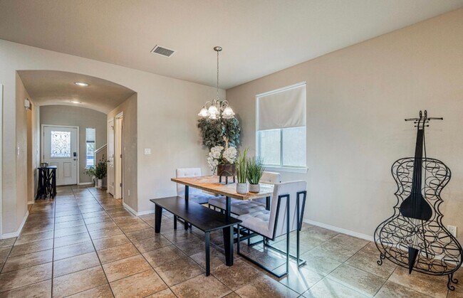 Building Photo - Westside area for Short or Long Term Rental (Completely Furnished) Beautiful 3 bed/2.5 baths plus...