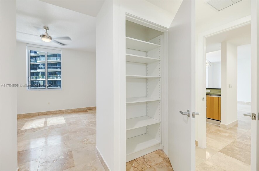 Building Photo - 1050 Brickell Ave