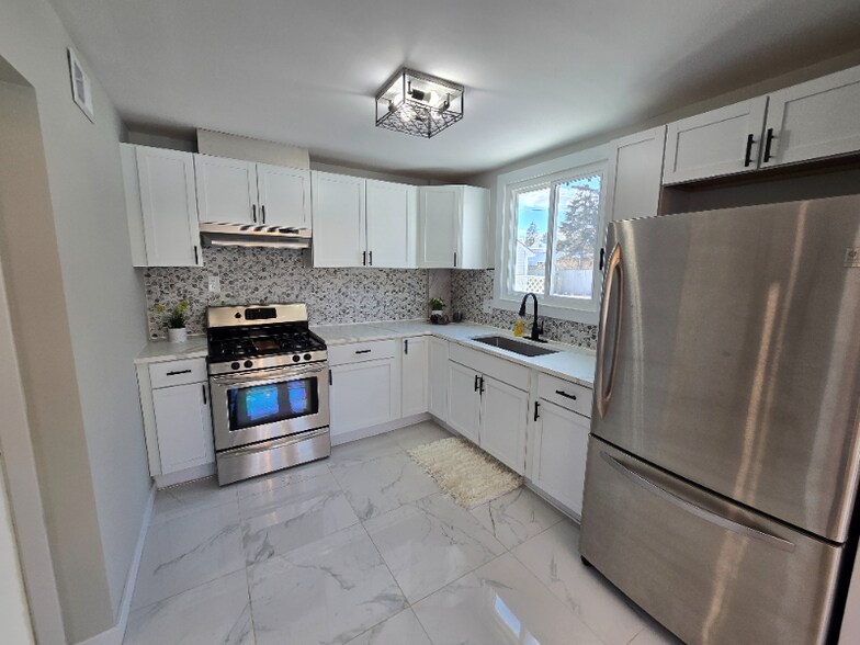 Building Photo - 20628 Alger St