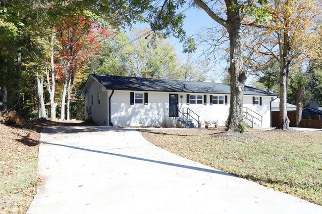 Primary Photo - 204 W Corbin St