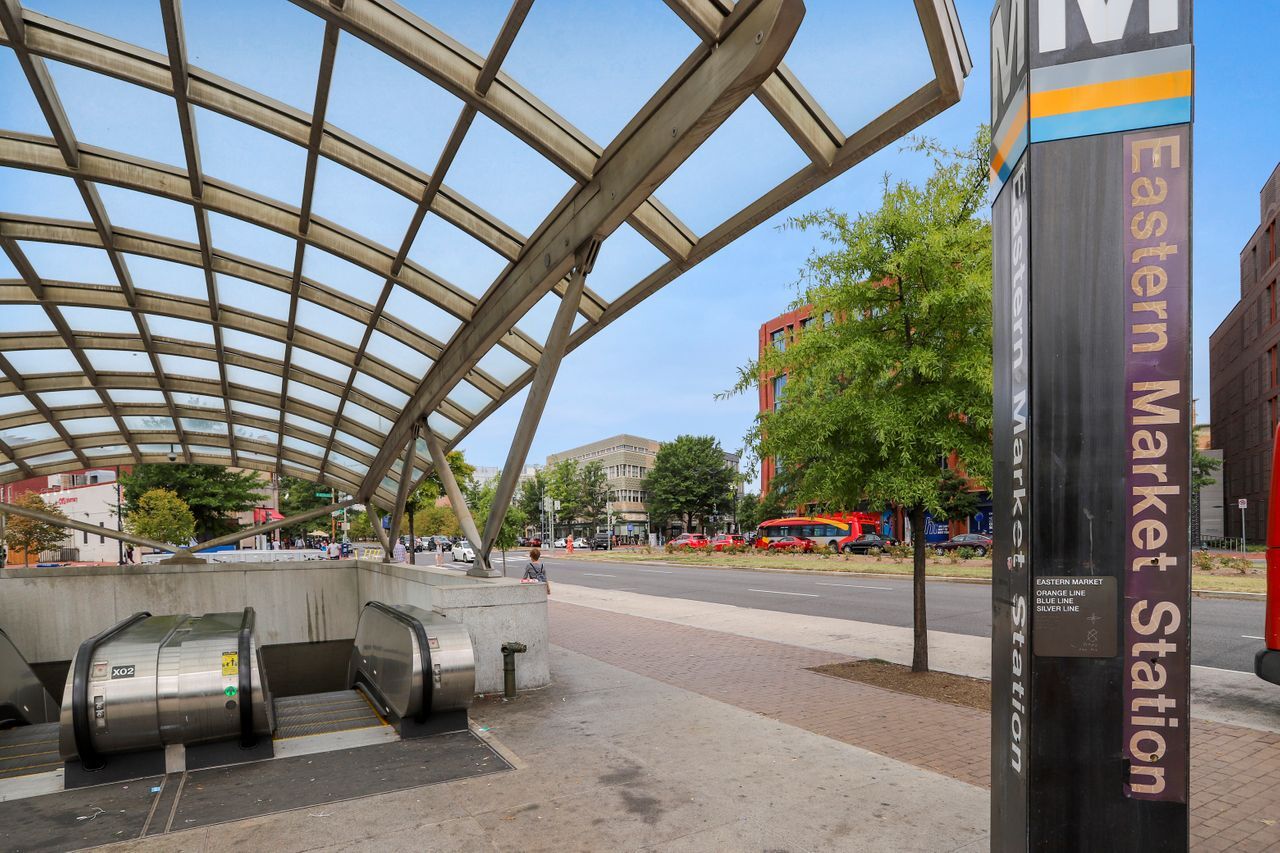 Building Photo - 1110 3rd St NE