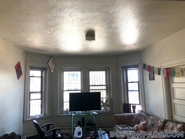 Building Photo - 201 Harvard Ave