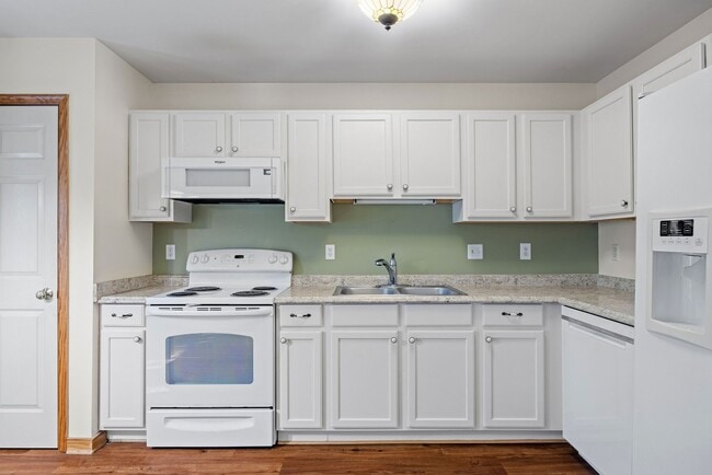 Building Photo - 3 Bedroom/2 Bath Rancher in the North Ches...
