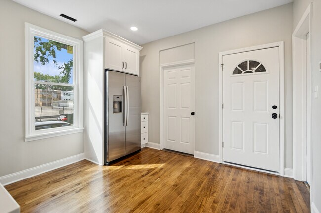 Building Photo - 3300 N Karlov Ave