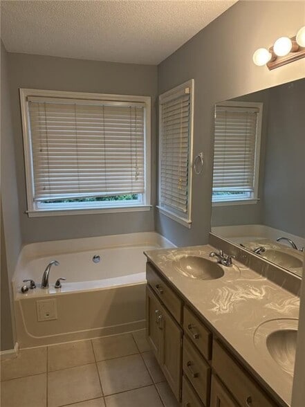 Building Photo - 5045 Bayberry Ct