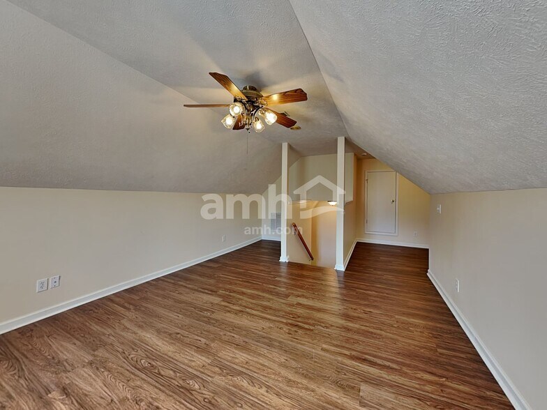 Building Photo - 633 Tylertown Rd