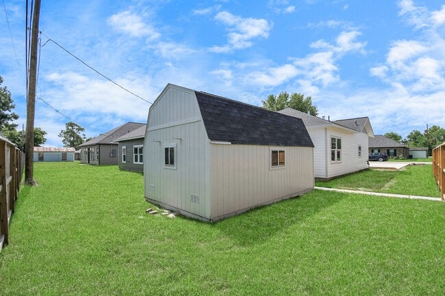 Building Photo - 10917 San Jacinto Dr