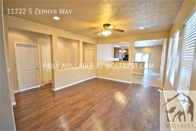 Building Photo - No Security Deposit Option! Amazing 3 Bedr...