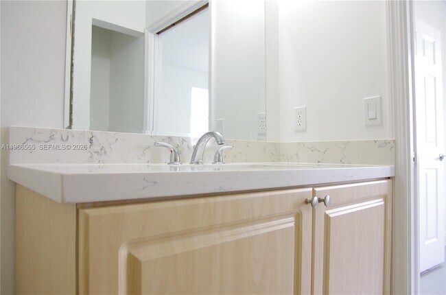 Building Photo - 2826 SE 16th Pl